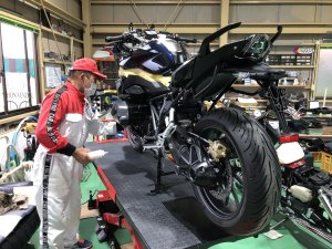 バイク整備用電動油圧リフト